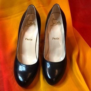 Christian Louboutin classic black pump 4” heel. Size 37. Made in Italy